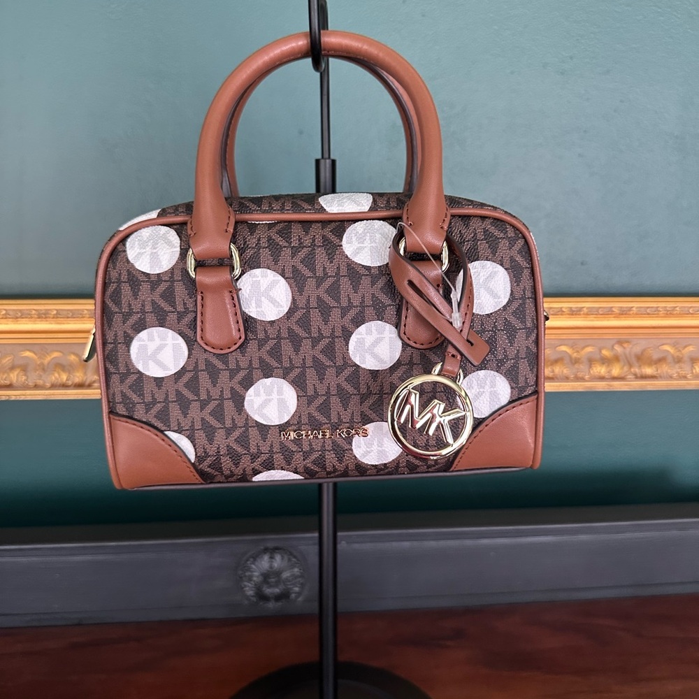 Michael Kors Gold Pop-Up Live Show Poster - Picture 6 of 13